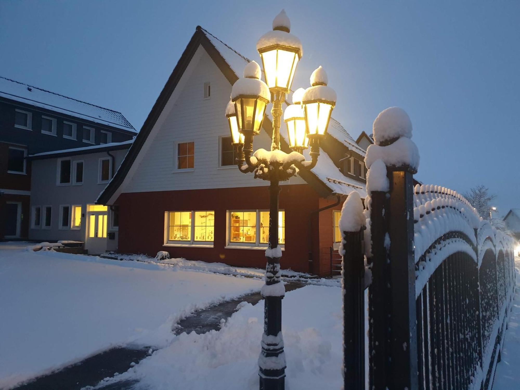 Fewo Winter In Der Villa Waldrand Mit Zwei Balkonen Bad Wunnenberg Luaran gambar
